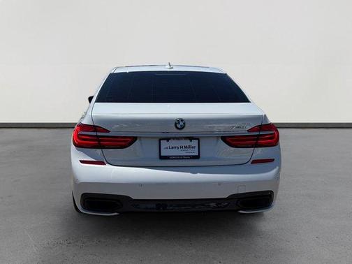 2018 BMW 740 i