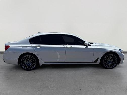 2018 BMW 740 i