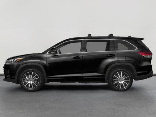 Midnight Black Metallic 2018 Toyota Highlander XLE