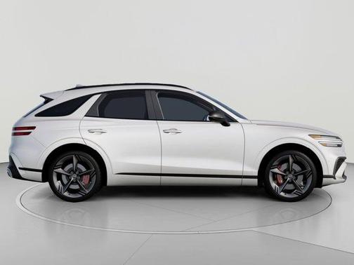 Uyuni White 2027 Genesis GV70 3.5T PRESTIGE