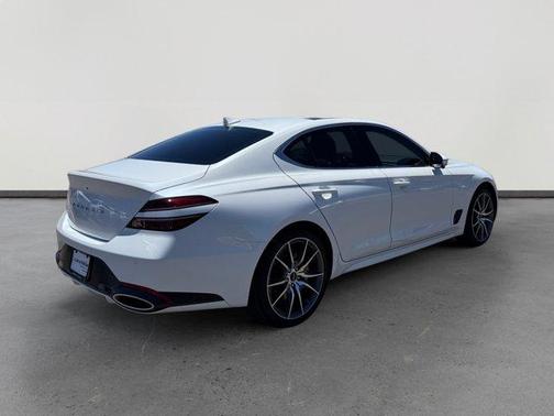 Uyuni White 2026 Genesis G70 2.5T Prestige