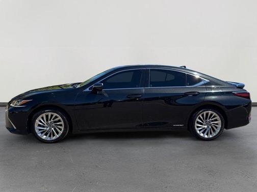 Black 2019 Lexus ES 300h Luxury
