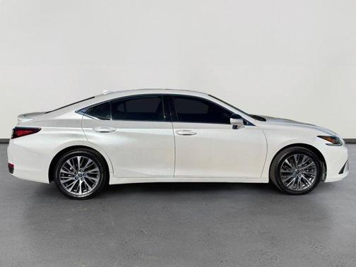 2021 Lexus ES 300h 