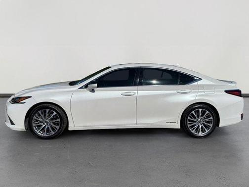 2021 Lexus ES 300h 