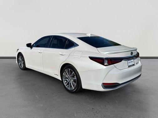2021 Lexus ES 300h 