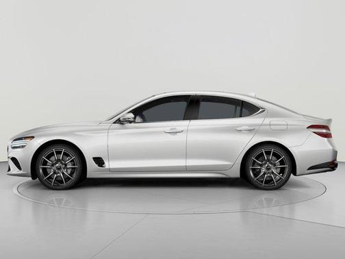 Uyuni White 2026 Genesis G70 2.5T Prestige