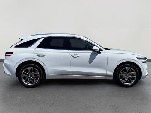Alta White 2025 Genesis GV70 2.5T
