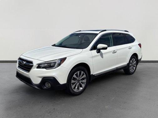Crystal White Pearl 2019 Subaru Outback 2.5i Touring