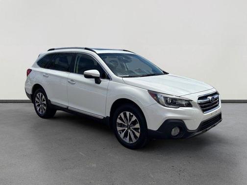 Crystal White Pearl 2019 Subaru Outback 2.5i Touring
