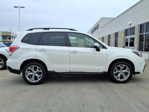 Crystal White Pearl 2018 Subaru Forester 2.5i Touring