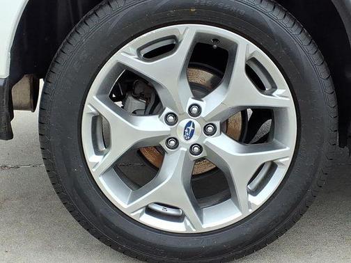 Crystal White Pearl 2018 Subaru Forester 2.5i Touring