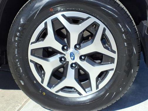 Crystal White Pearl 2019 Subaru Forester Premium