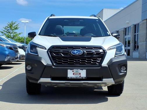 Crystal White Pearl 2022 Subaru Forester Wilderness