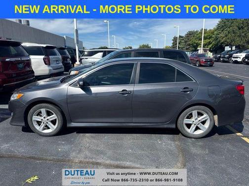 Magnetic Gray Metallic 2014 Toyota Camry SE