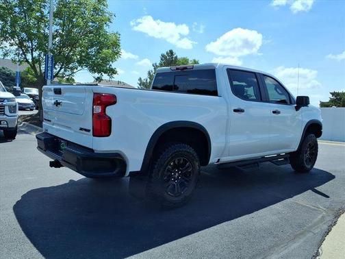 Summit White 2025 Chevrolet Silverado 1500 ZR2