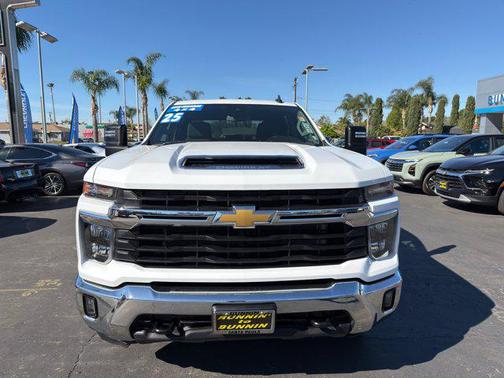 Summit White 2025 Chevrolet Silverado 2500 LT