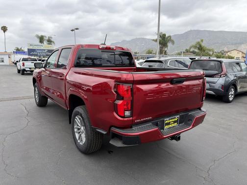 Radiant Red Tintcoat 2026 Chevrolet Colorado LT