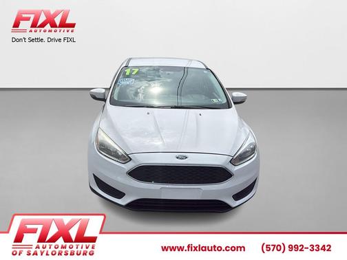 Oxford White 2017 Ford Focus SE