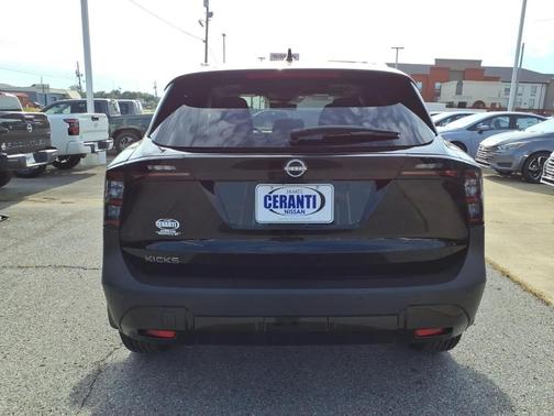 Super Black 2026 Nissan Kicks SV