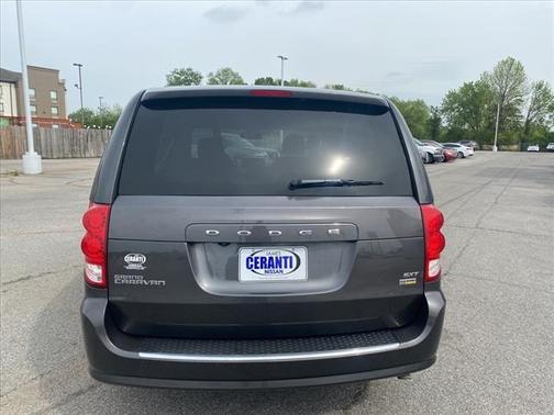 Photo 4 of 17 of 2019 Dodge Grand Caravan SXT