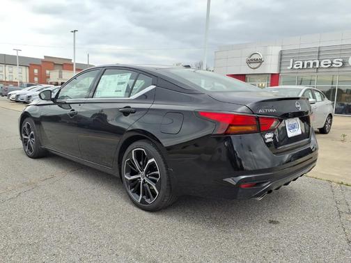 Black 2026 Nissan Altima 2.5 SR