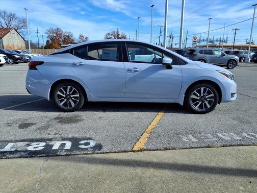 Gray Sky Pearl 2025 Nissan Versa 1.6 SV
