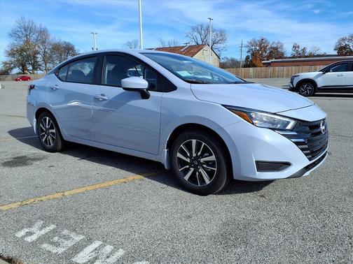 Gray Sky Pearl 2025 Nissan Versa 1.6 SV