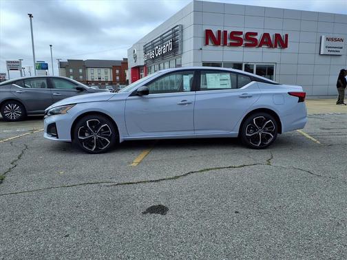 2025 Nissan Altima SR