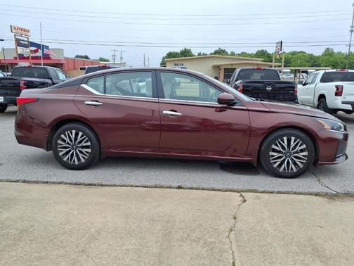 Garnet Pearl 2023 Nissan Altima 2.5 SV