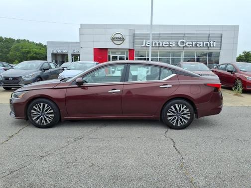 Garnet Pearl 2023 Nissan Altima 2.5 SV