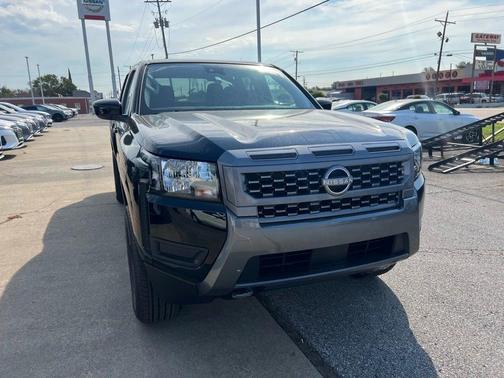 Black 2025 Nissan Frontier SV