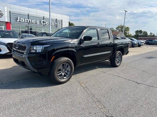 Black 2025 Nissan Frontier SV