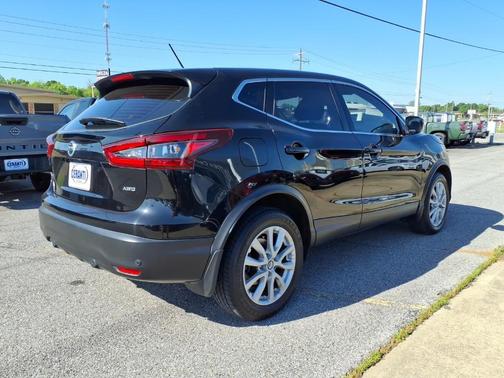 2022 Nissan Rogue Sport S