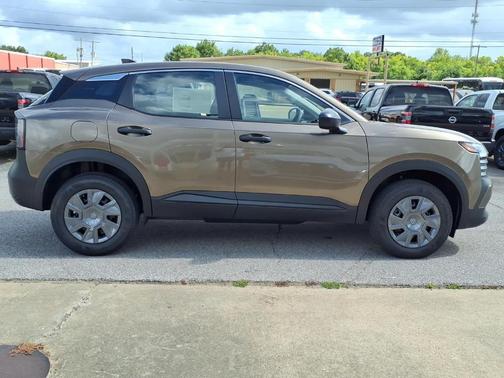 Canyon Bronze M 2026 Nissan Kicks S