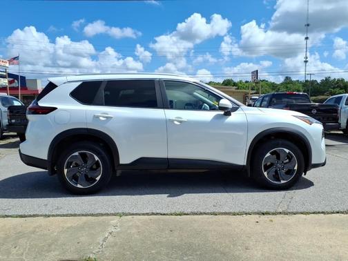 Everest White P 2024 Nissan Rogue SV