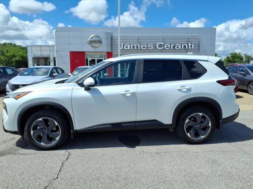 Everest White P 2024 Nissan Rogue SV