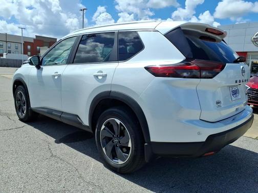 Everest White P 2024 Nissan Rogue SV