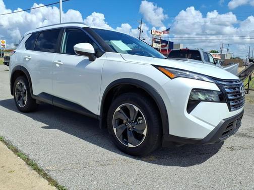 Everest White P 2024 Nissan Rogue SV