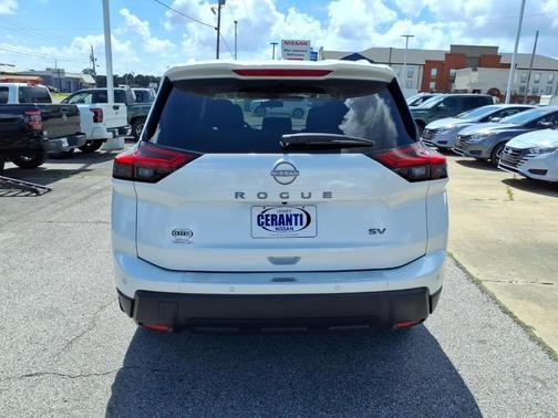 Everest White P 2024 Nissan Rogue SV
