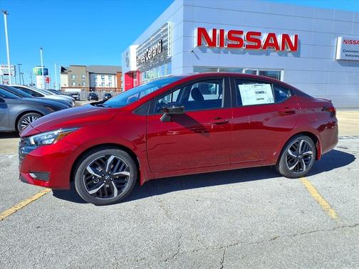 Scarlet Ember 2025 Nissan Versa 1.6 SR