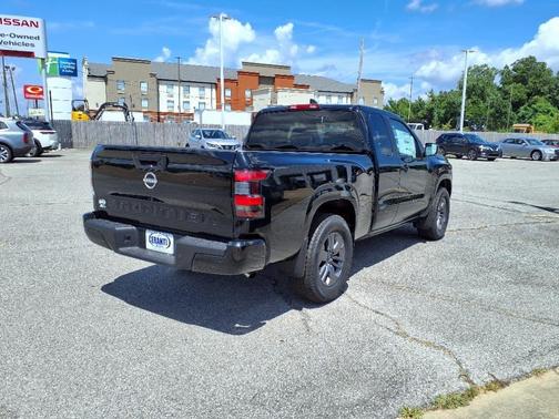 2025 Nissan Frontier SV