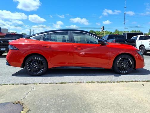 2t Emb Blk Roof 2026 Nissan Sentra SR