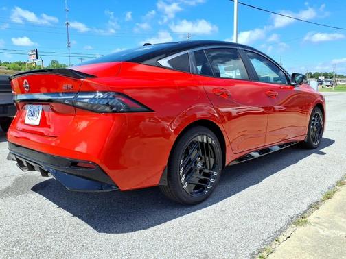 2t Emb Blk Roof 2026 Nissan Sentra SR