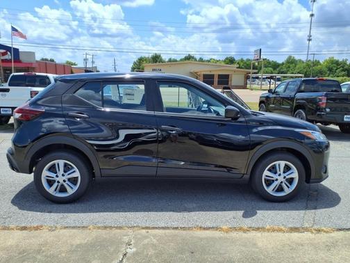 2025 Nissan Kicks Play S