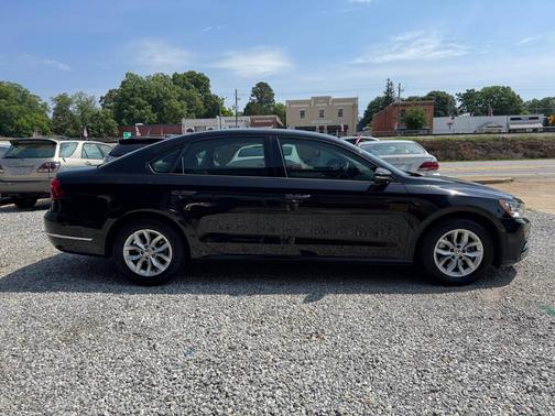 BLK 2018 Volkswagen Passat 2.0T S