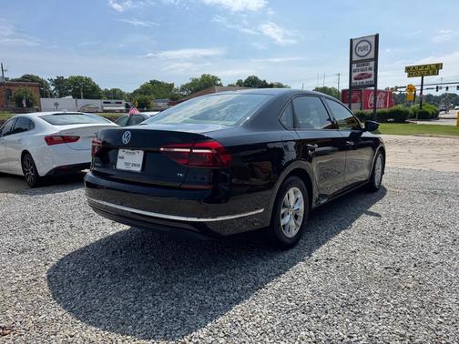 BLK 2018 Volkswagen Passat 2.0T S