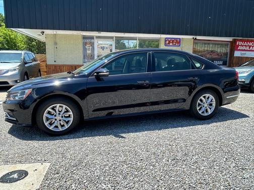 BLK 2018 Volkswagen Passat 2.0T S
