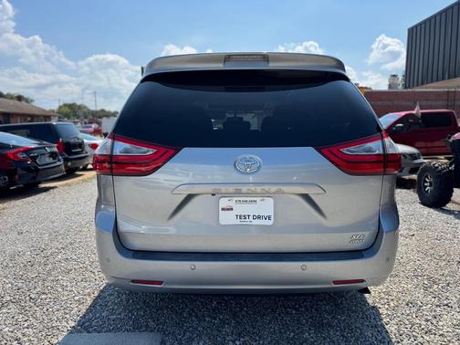 2017 Toyota Sienna XLE