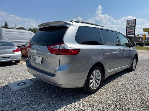 2017 Toyota Sienna XLE