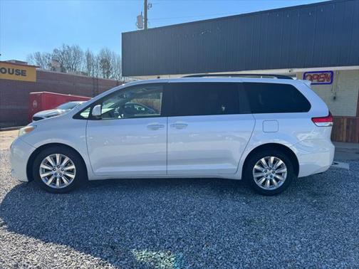 2011 Toyota Sienna XLE